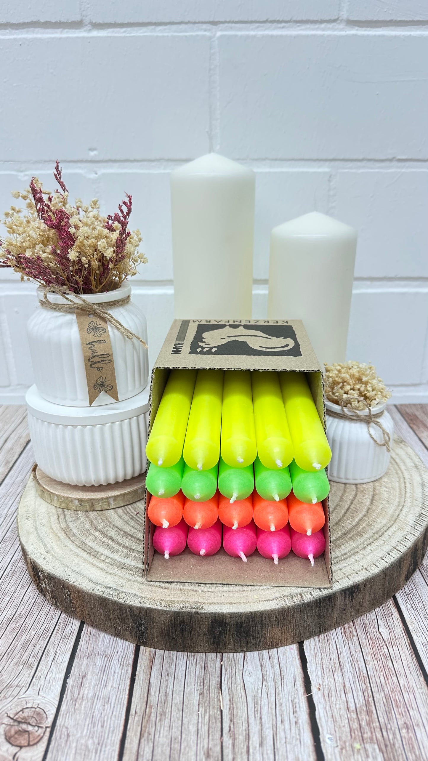 Kerzenfarm Hahn Stabkerzen-Set, 18cm Höhe, 22mm Durchmesser, 5 Farben, Bunte Kerzenbox