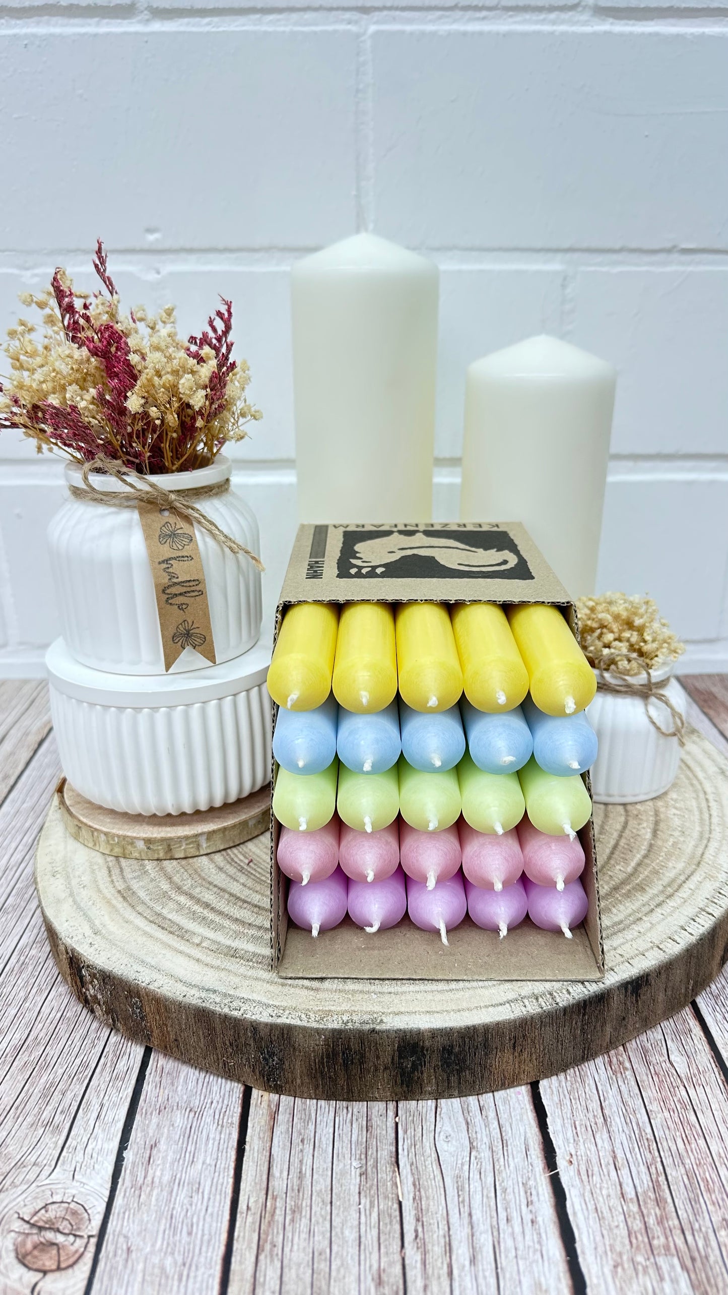 Kerzenfarm Hahn Stabkerzen-Set, 18cm Höhe, 22mm Durchmesser, 5 Farben, Bunte Kerzenbox