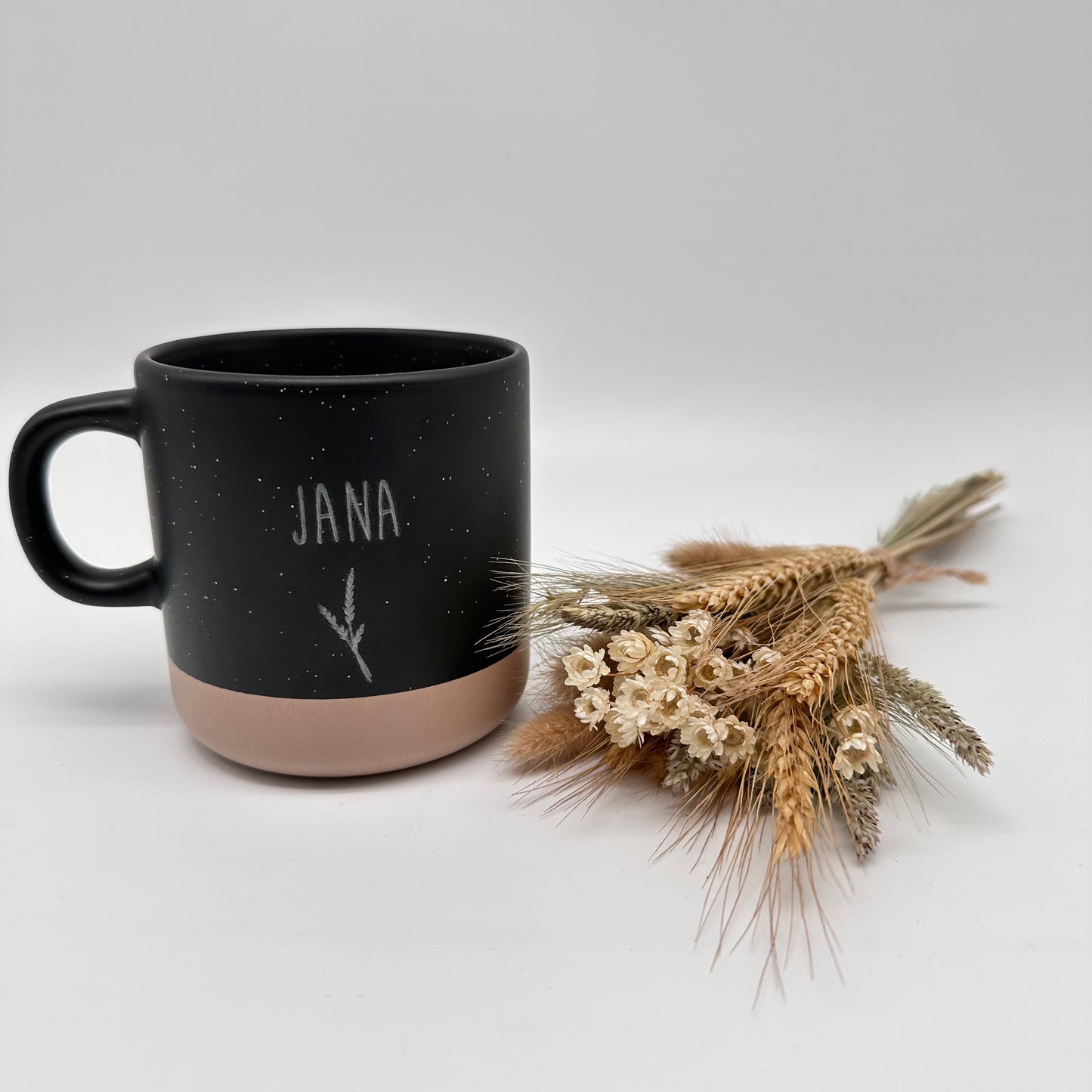 Tasse, Kaffeebecher, Becher mit Namen, Blumenmotiv personalisierte Tassen, Geschenk, weiß, schwarz, grau, Geschenk, Weihnachten, Geburtstag