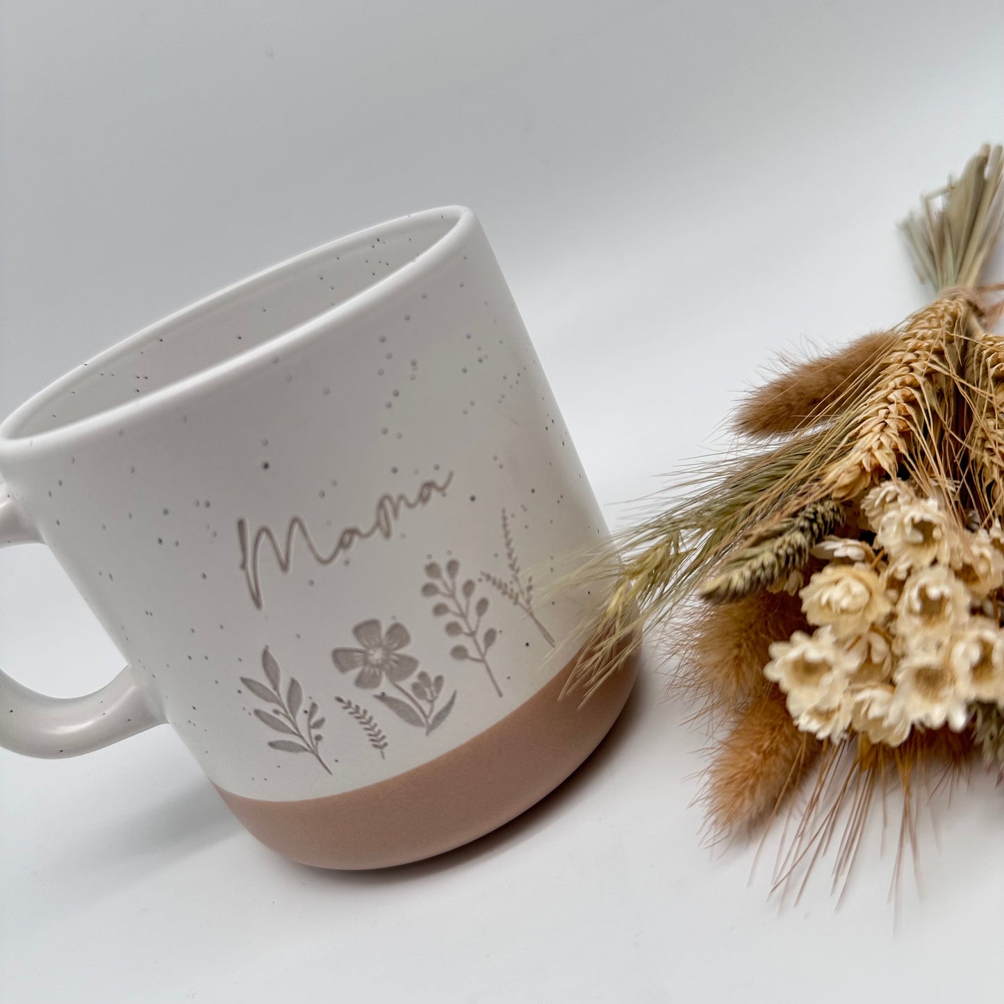 Tasse, Kaffeebecher, Becher mit Namen, Blumenmotiv personalisierte Tassen, Geschenk, weiß, schwarz, grau, Geschenk, Weihnachten, Geburtstag