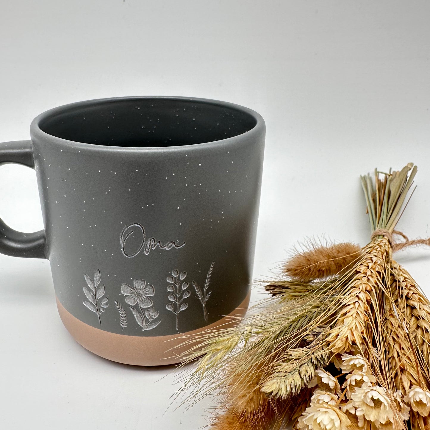 Tasse, Kaffeebecher, Becher mit Namen, Blumenmotiv personalisierte Tassen, Geschenk, weiß, schwarz, grau, Geschenk, Weihnachten, Geburtstag