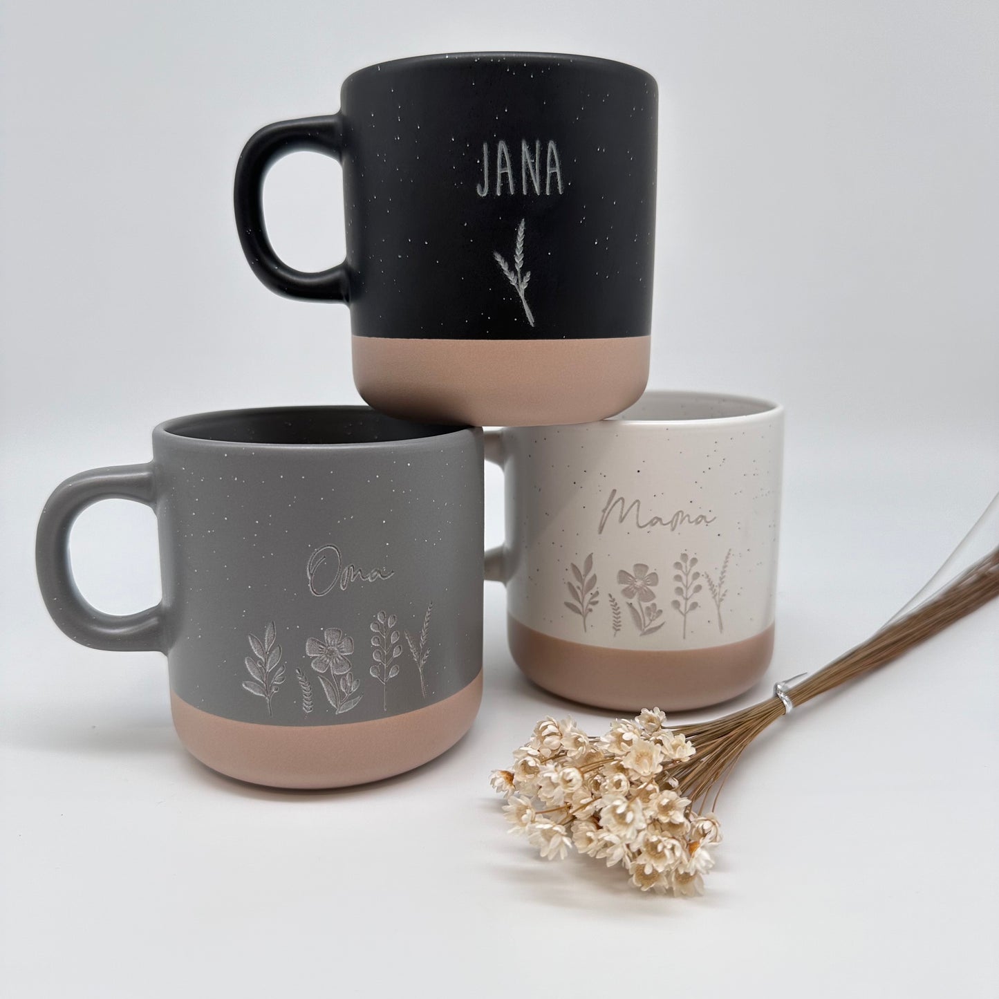 Tasse, Kaffeebecher, Becher mit Namen, Blumenmotiv personalisierte Tassen, Geschenk, weiß, schwarz, grau, Geschenk, Weihnachten, Geburtstag