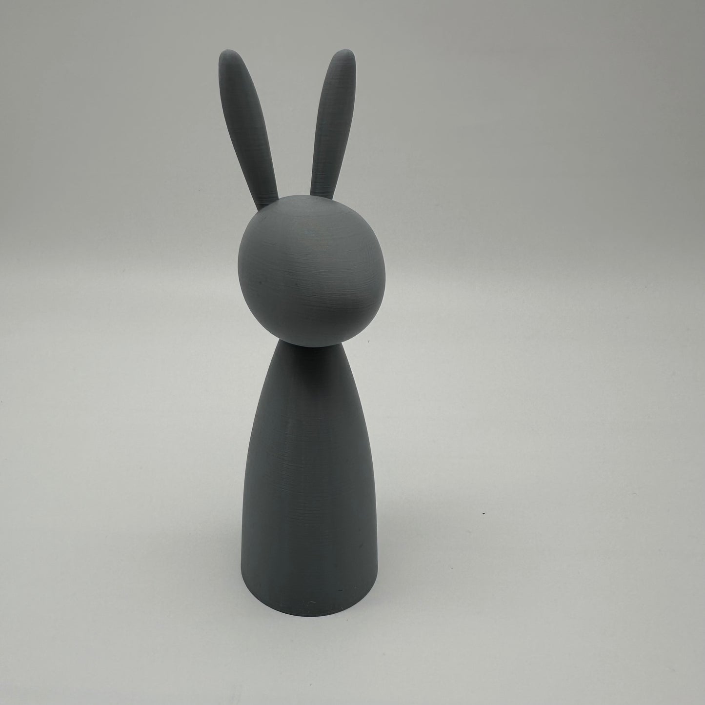Moderne Osterhasen, Tablett mit Rillen, Vase mit Rillen in verschiedenen Größen und Farben, 3d Druck, Osterhasen, Ostern dekorieren, aktuelle Trendfarben Mocha Mousse