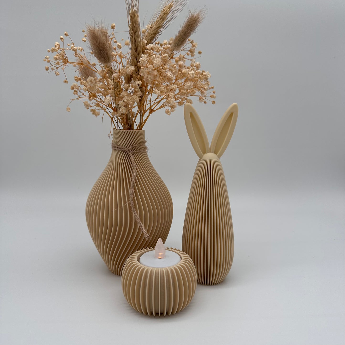 Moderner 3d Drucke. Osterhasen, Teelichtständer, Vase Design mit Rillen in verschiedenen Farben, 3d Druck, Nachhaltigkeit