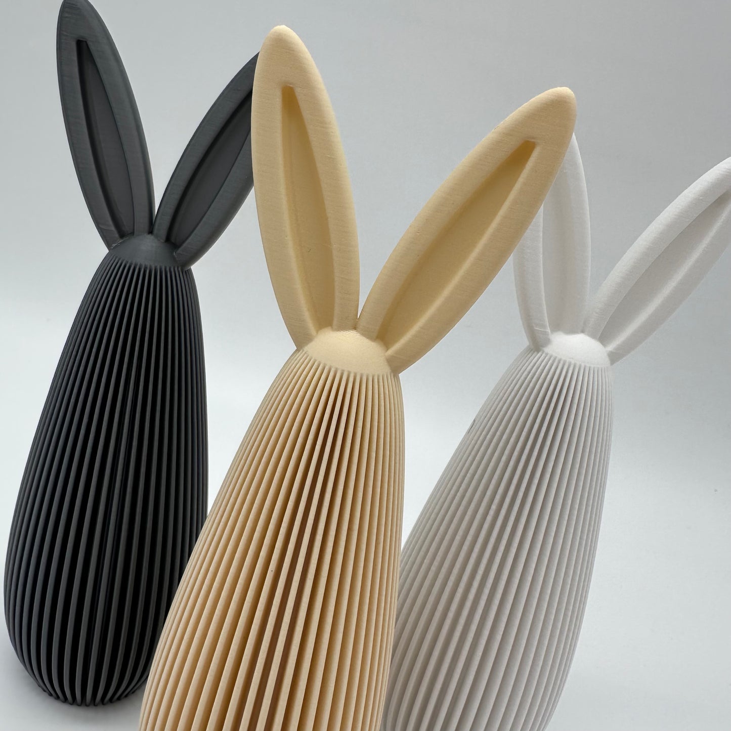 Moderner 3d Druck. Osterhasen, Osterhase mit Rillen, Osterhase geriffelt, Ostern, Happy Easter, Happy Spring, verschiedenen Farben, 3d Druck, nachhaltig