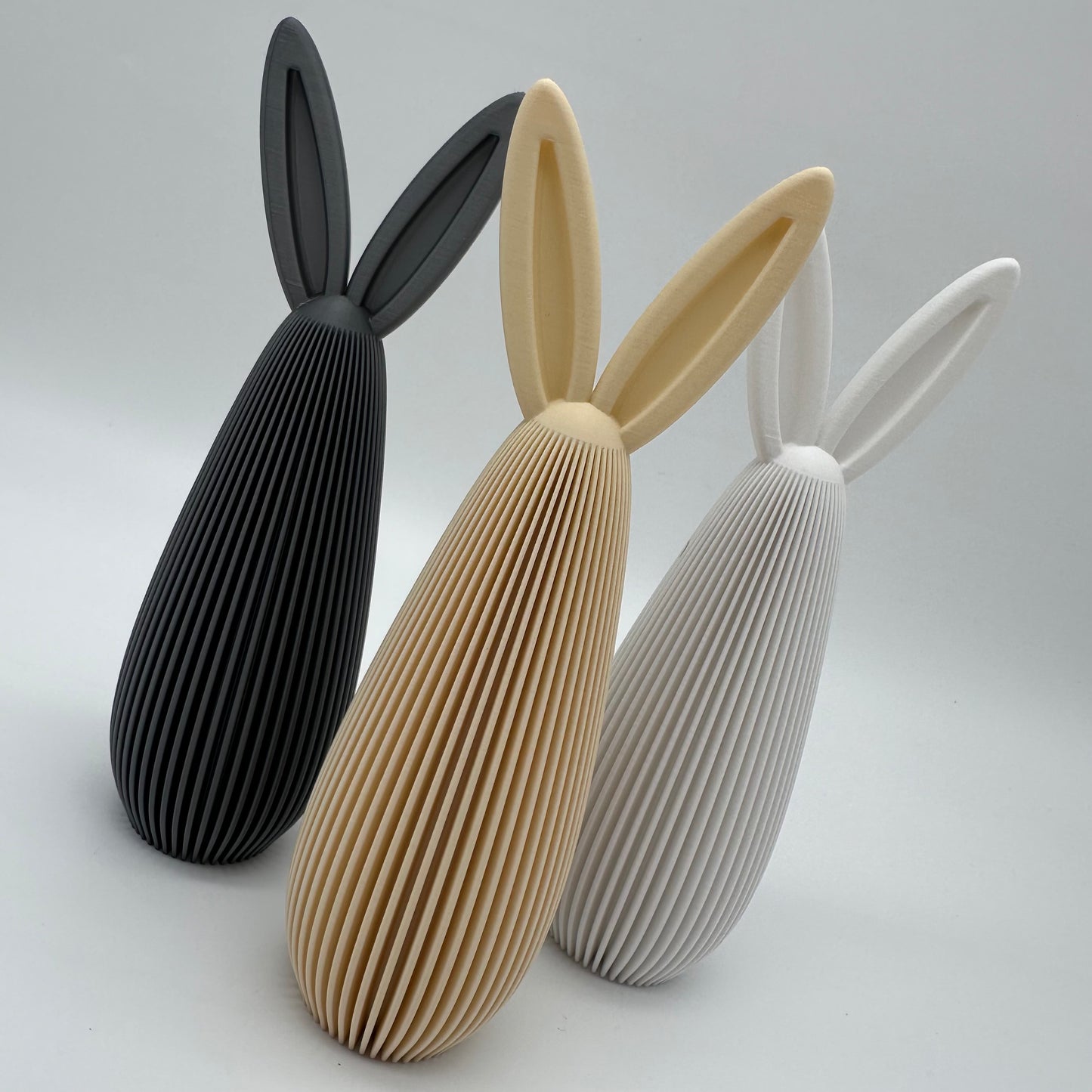 Moderner 3d Druck. Osterhasen, Osterhase mit Rillen, Osterhase geriffelt, Ostern, Happy Easter, Happy Spring, verschiedenen Farben, 3d Druck, nachhaltig