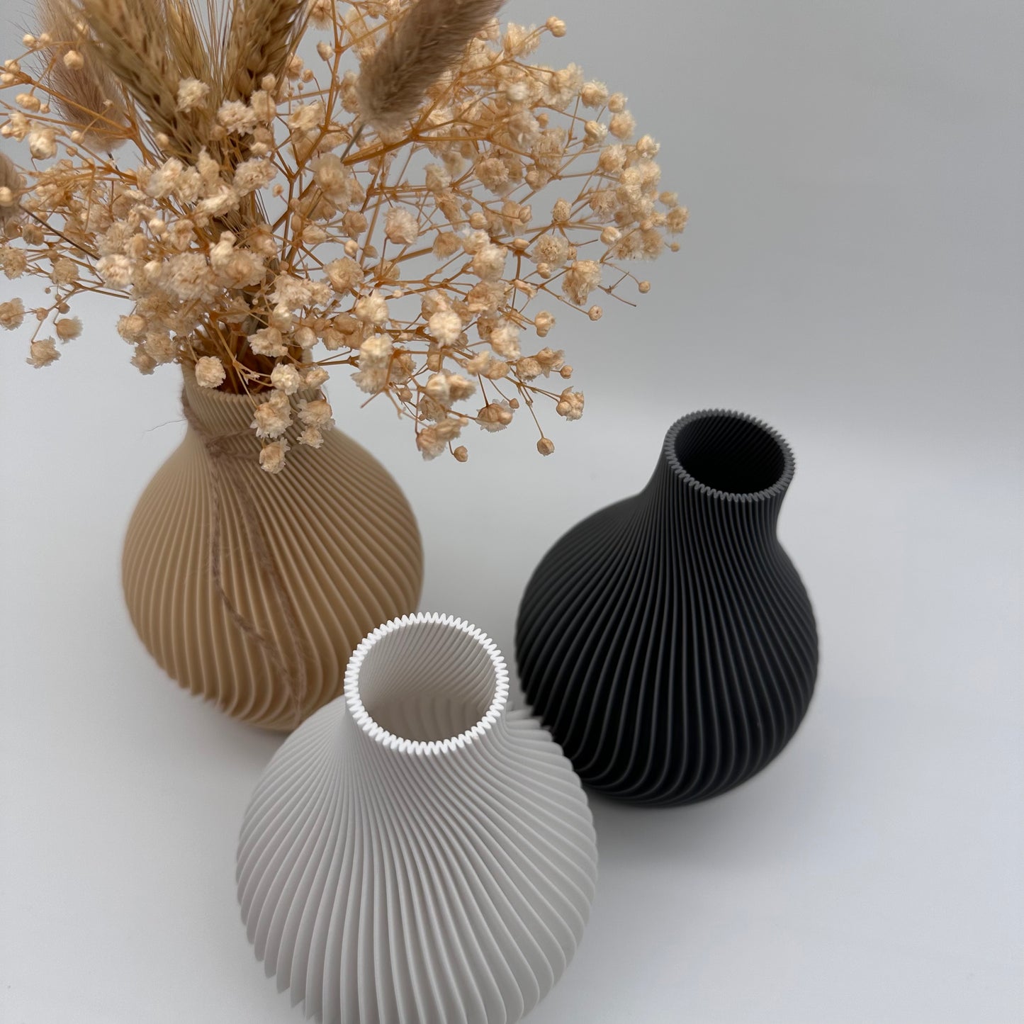 Moderne 3d Druck. Vase mit Rillen, Vase geriffelt, modernes Design, verschiedenen Farben, 3d Druck, Nachhaltigkeit